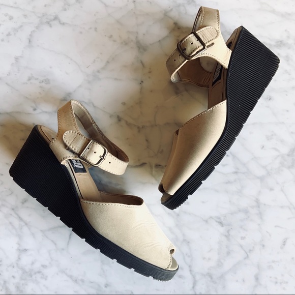 BONGO Shoes - Vintage 90s Bongo Platform Wedge Leather Sandals.